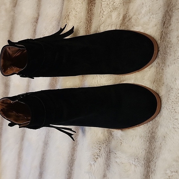 EUC Free People vegan suede heeled ankle booties In Black Color Size 10 - Picture 4 of 15
